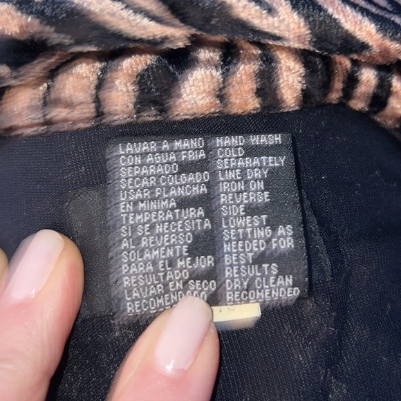 Cute Solutions Original Animal Print Velor Feel Button Down Shirt Large - Picture 5 of 5